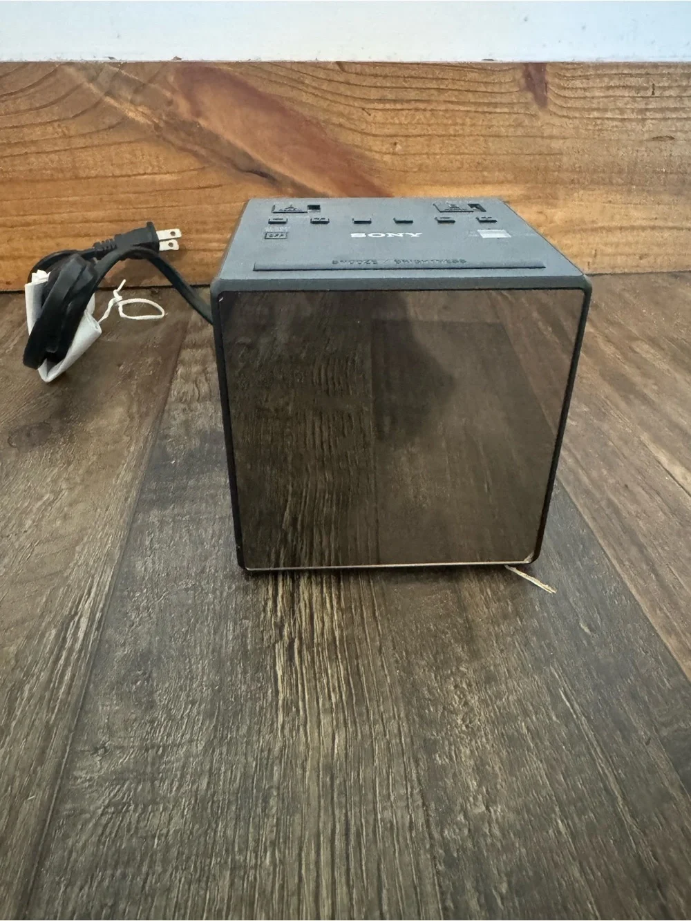 SONY Dual Alarm Clock AM/FM Radio Mirror LED Cube SONY ICF-C1T